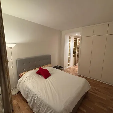 Privatunterkunft Spacious En-suite By Champs Elysees *