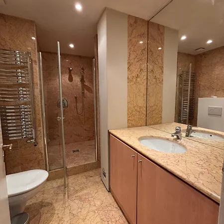Privatunterkunft Spacious En-suite By Champs Elysees Paris
